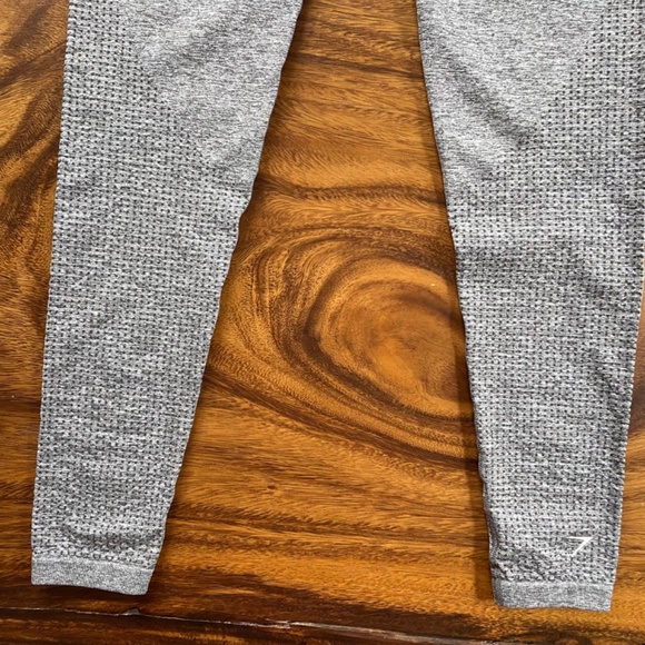 Gymshark 2 Piece Set, Vital Seamless Crop Top, Leggings, Grey Marl, Size Medium - Picture 9 of 10